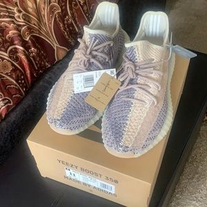 Men’s Yeezy Ash Pearl size 11